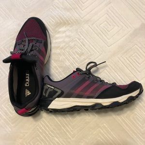Women’s Adidas Kanadia Tr7 trail shoe size 9